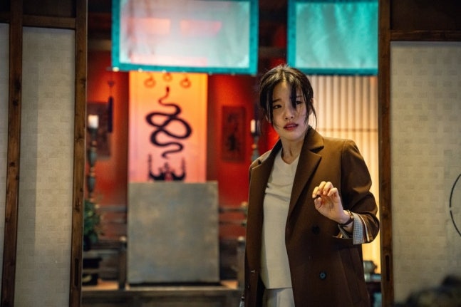 📷 스틸 공개 '삼악도' 보도스틸 공개. 조윤서·곽시양 주연. 일제강점기 이후 자취 감춘 사이비 종교 둘러싼 예언과 비밀이 봉인된 마을에서 목격한...