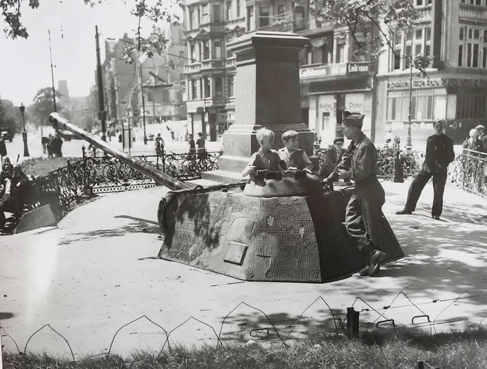 Voices of WW2 tweet media