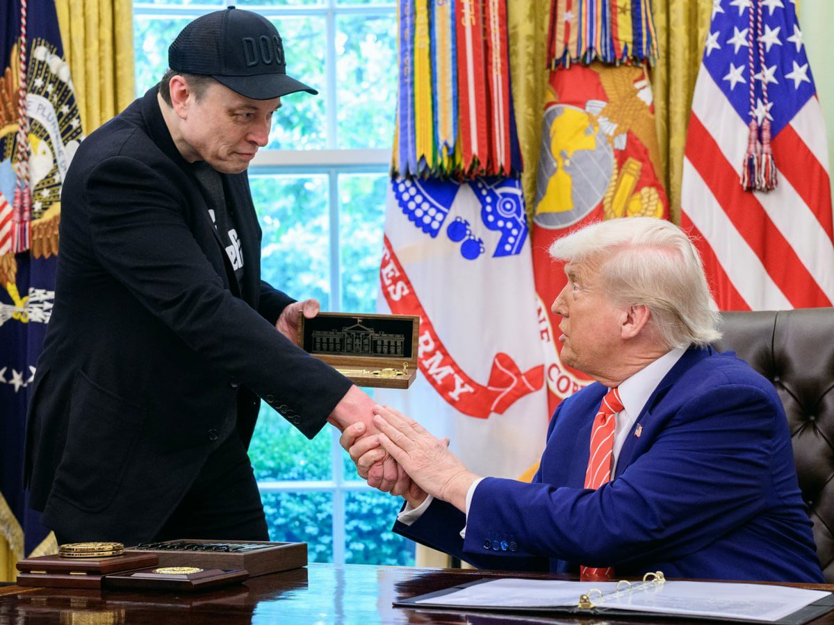 RedEagleUpdates's tweet image. Who else is proud of President Donald Trump and Elon Musk!! 

Reply with a❤️👍🇺🇸