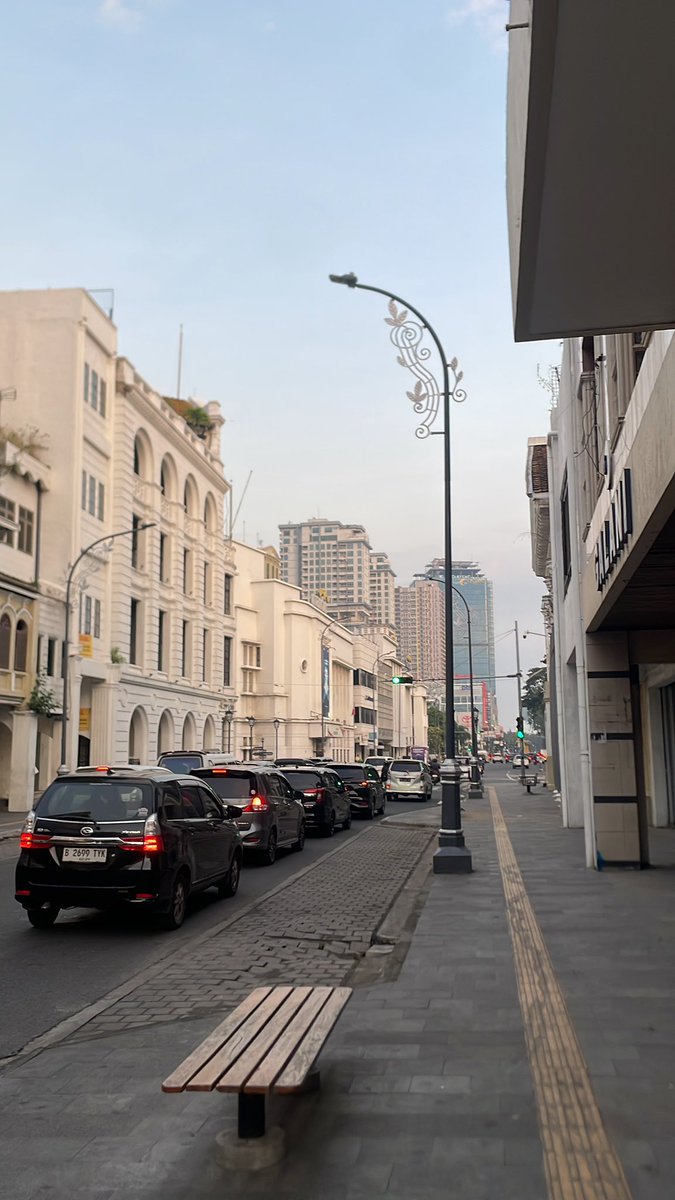 urcommander tweet media