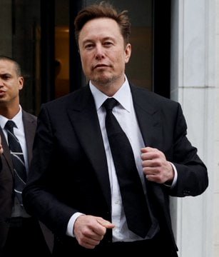 🚨BREAKING: Elon Musk just called Ilhan Omar a fraud after her winery company was EXPOSED for

1) Not having a phone line listed
2) No physical winery at the listed address
3) No Social media presence
4) No working Website
5) No wine available for public sale

Do you firmly