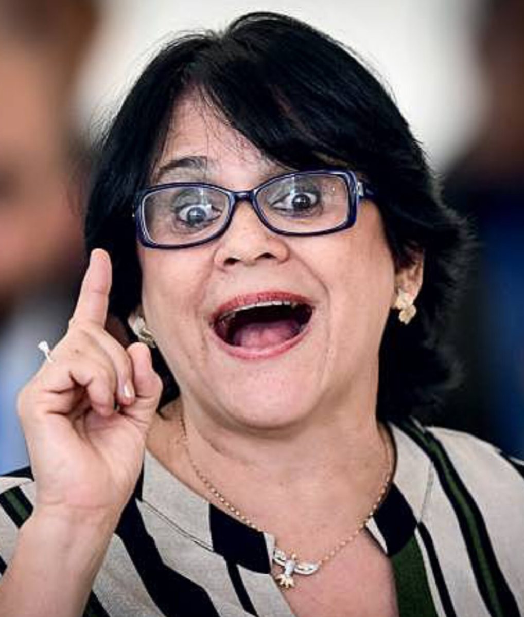 vinicios_betiol's tweet photo. Nos 4 últimos dias a direita no Brasil:

1) Ficou calada sobre o escândalo envolvendo Donald Trump e Epstein.

2) Votou contra gás gratuito pra população mais pobre.

3) Tentou censurar o desfile da Acadêmicos de Niterói. https://t.co/dwskza2OE7