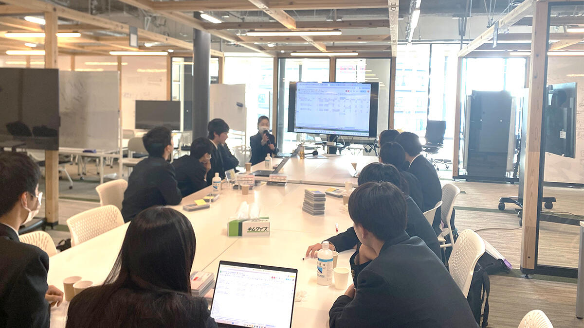 DS_Musashino's tweet photo. 社会実装を学ぶ
グローバルな環境問題へのデータによるアプローチ。

有明キャンパス5号館6F DS研究スペースにて、
東京学館浦安高等学校との高大連携授業を実施しました。

高校生が環境センシングやデータ可視化に挑戦し、
IoT(モノのインターネット)やAI(人工知能)を活用した
環境課題への取り組みを体験しました。

▼詳細はこちら
https://t.co/3C4nH6zMQw