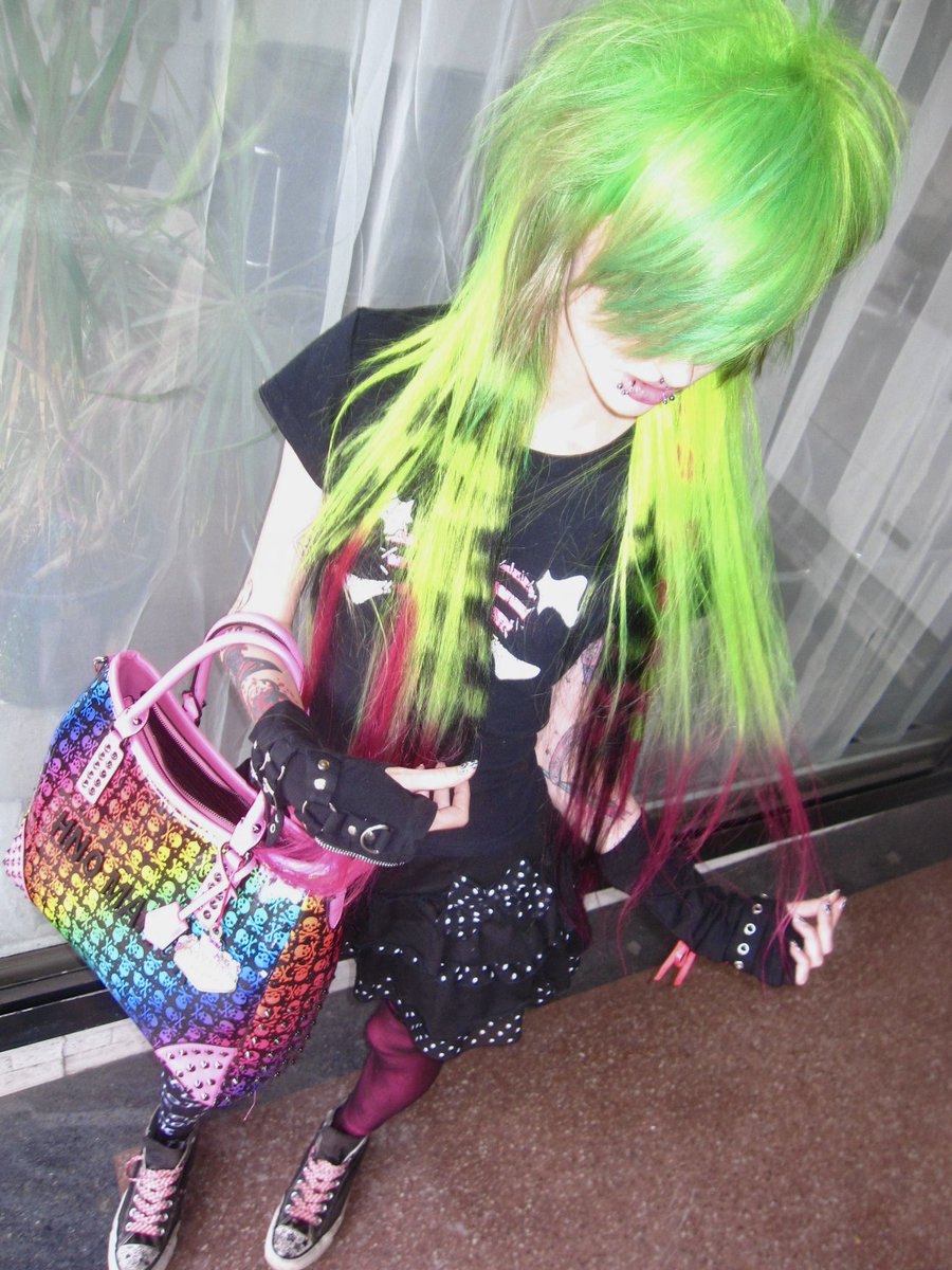 ROSIISWTCHBLADE's tweet image. scene queen neon dream #myspace