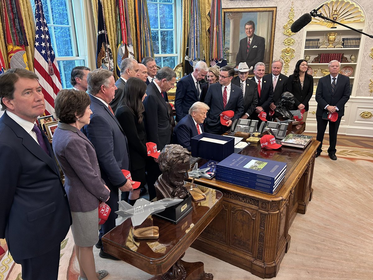 mattmfm's tweet image. Feels like this photo of Susan Collins standing proudly behind Trump in the Oval Office, red MAGA hat in hand, really deserves to go viral.