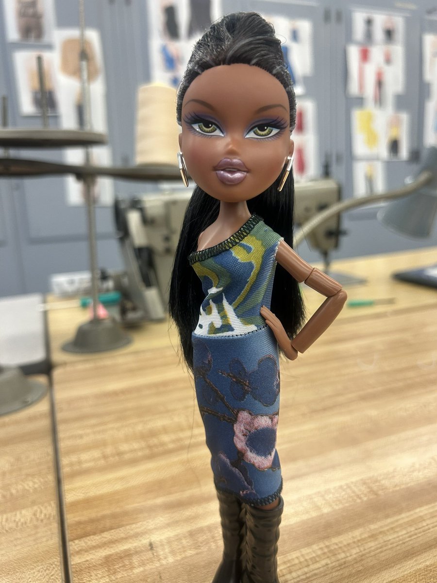 diegoagog0's tweet photo. got free time in class and made sasha a dress https://t.co/lJpNCmJi05