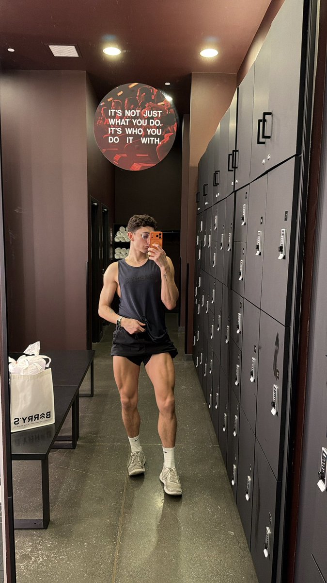 nickjonly tweet media