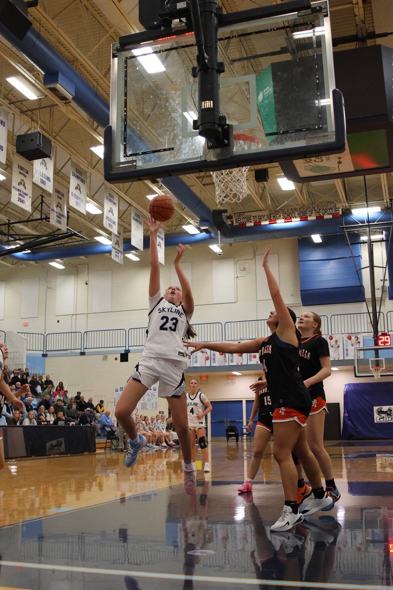 Halftime
Skyline 31
IF 18