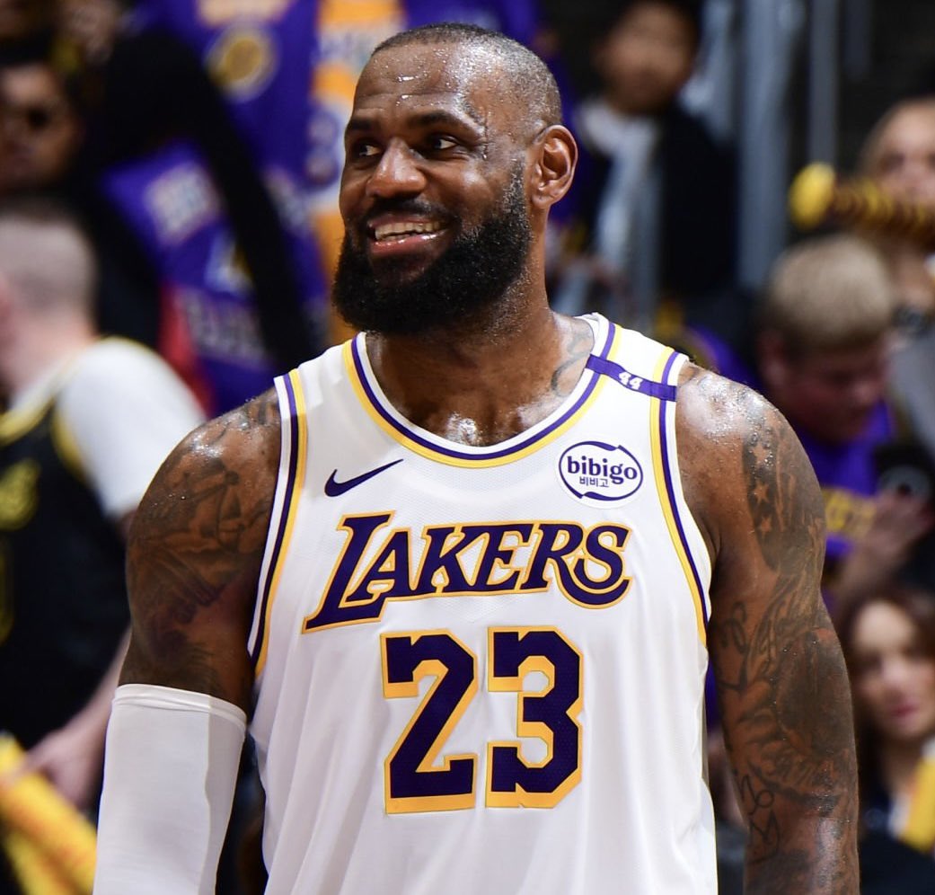 41 YEAR OLD LEBON TONIGHT:

25 PPG
7 AST
3 REB
3 STL
10-16 FG
30 MIN
+24

WE'LL NEVER SEE ANOTHER LEBRON.