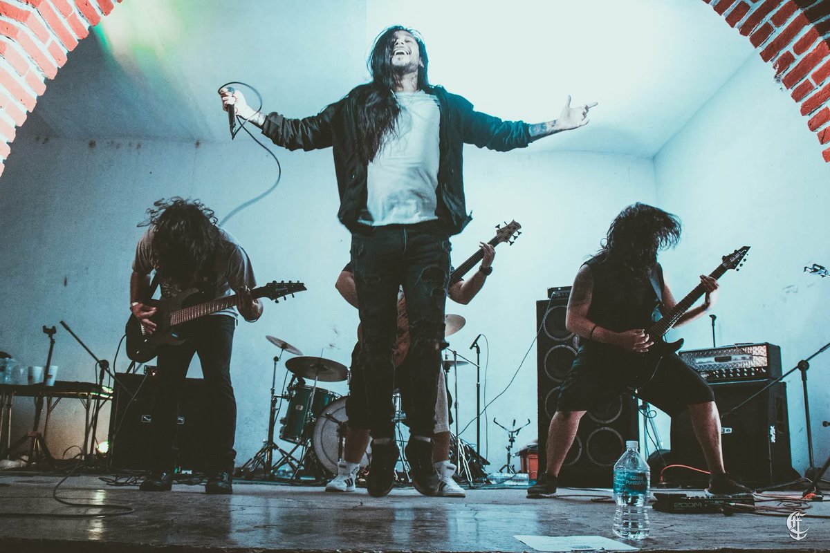 BMRoficial's tweet photo. Nuestro hermano Adolfo Torres ya no continuará como vocalista, y aunque su voz y energía dejarán un vacío enorme, su legado vivirá en nuestra música.
Gracias por más de 10 años, giras y recuerdos inolvidables.
Ahora comienza un nuevo capítulo, y queremos que lo escribamos juntos https://t.co/P2pJwBvk5W