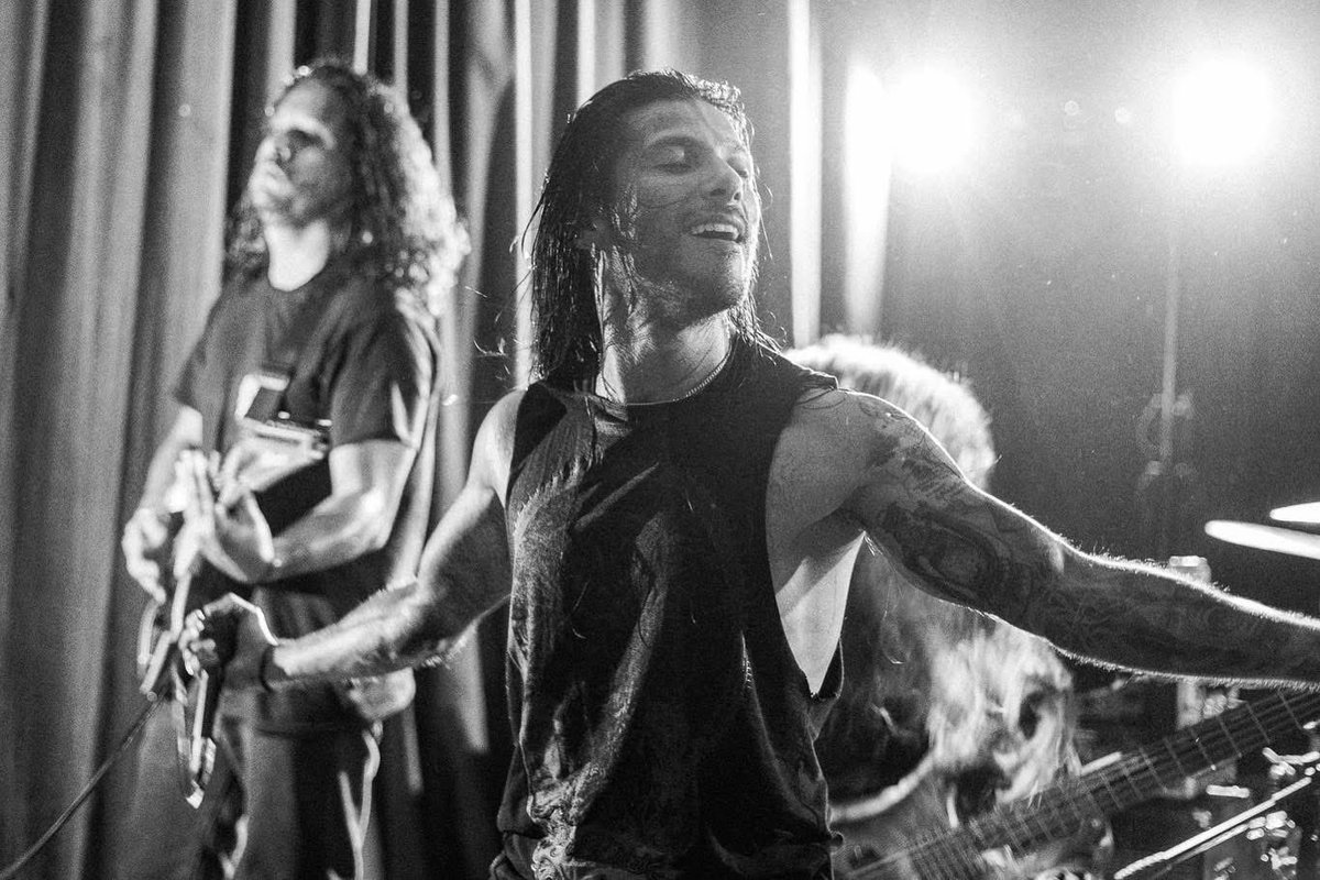 BMRoficial's tweet photo. Nuestro hermano Adolfo Torres ya no continuará como vocalista, y aunque su voz y energía dejarán un vacío enorme, su legado vivirá en nuestra música.
Gracias por más de 10 años, giras y recuerdos inolvidables.
Ahora comienza un nuevo capítulo, y queremos que lo escribamos juntos https://t.co/P2pJwBvk5W