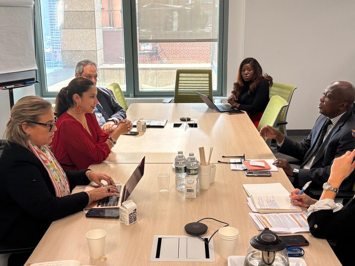 🤝 𝗗𝗶𝗮́𝗹𝗼𝗴𝗼 𝗶𝗻𝘁𝗲𝗿𝗻𝗮𝗰𝗶𝗼𝗻𝗮𝗹 𝗽𝗮𝗿𝗮 𝗳𝗼𝗿𝘁𝗮𝗹𝗲𝗰𝗲𝗿 𝗹𝗮 𝗽𝗿𝗼𝘁𝗲𝗰𝗰𝗶𝗼́𝗻 𝘆 𝗲𝗹 𝗱𝗲𝘀𝗮𝗿𝗿𝗼𝗹𝗹𝗼 𝗵𝘂𝗺𝗮𝗻𝗼.

✅ La ministra del Midis, Lesly Shica, sostuvo una reunión con Kaisa Juuso, ministra de Asuntos Sociales y Salud de Finlandia, con el
