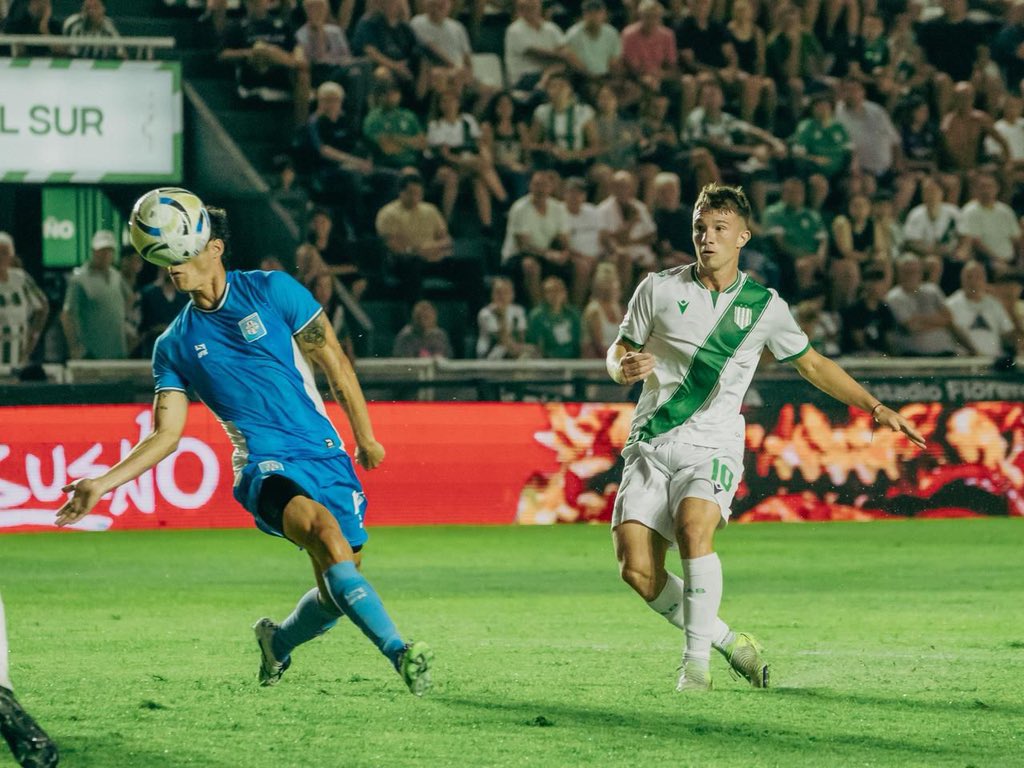 🇳🇬 Y esto es Banfield. 3 cambios de Guillón con actitud, juego y huevo.

La definición del Chamo, correcto y preciso Villegas que cambió el medio y Licha tiene todo, realmente todo.

Banfield cambió desde la postura, lo mental con mayor intensidad y orden.

3 puntos de oro.