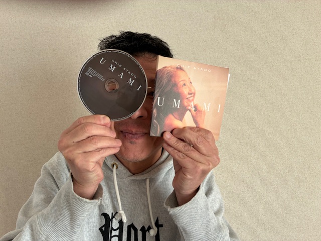 綾戸さんのアルバム『UMAMI』発売になりました！めちゃめちゃ感動します(涙)、全13曲の素敵な音楽がつまってますよ〜　ヤッシーはそのままでエエよー、と吹かせてもらった2曲も、なかなかのエエ感じ♬
旨味で心ポカポカに！ 是非聴いてみて下さい。
#綾戸智恵
#bbbb
#JAZZ
#Trombone