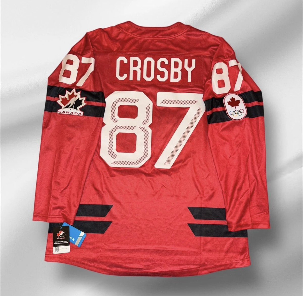 🚨TEAM CANADA JERSEY GIVEAWAY🚨

We’ve decided to giveaway an official BAUER Team Canada 2026 Olympic jersey with any player on the back! 🇨🇦 🇨🇦 

To enter: 

1. FOLLOW <a href="/MadeInCAD/">MadeInCAD 🇨🇦📈</a> &amp; <a href="/MadelnCanada/">Made In Canada</a> ⬅️
2. LIKE ❤️ &amp; RT 🔄 this tweet.
3. Reply with your size &amp; player! 

Good luck! 🇨🇦🇨🇦