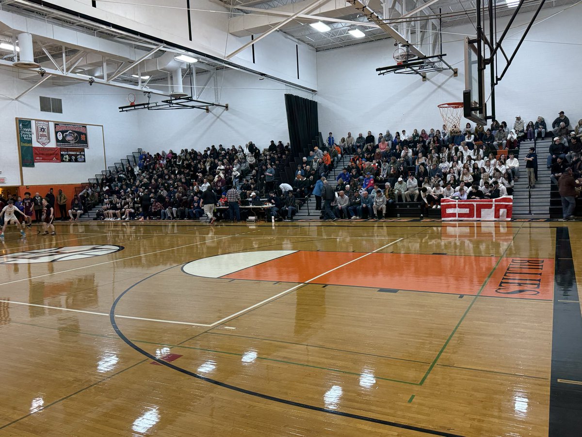 markdputney's tweet photo. @centercourt42 @wnyhoopmania @GGeobenson 

Big game in Fredonia tonight!!!

Fredonia vs. Dunkirk 

15-1 Fredonia tries to avenge its 5-point loss in Dunkirk from a month ago… https://t.co/7VBljXCMMF