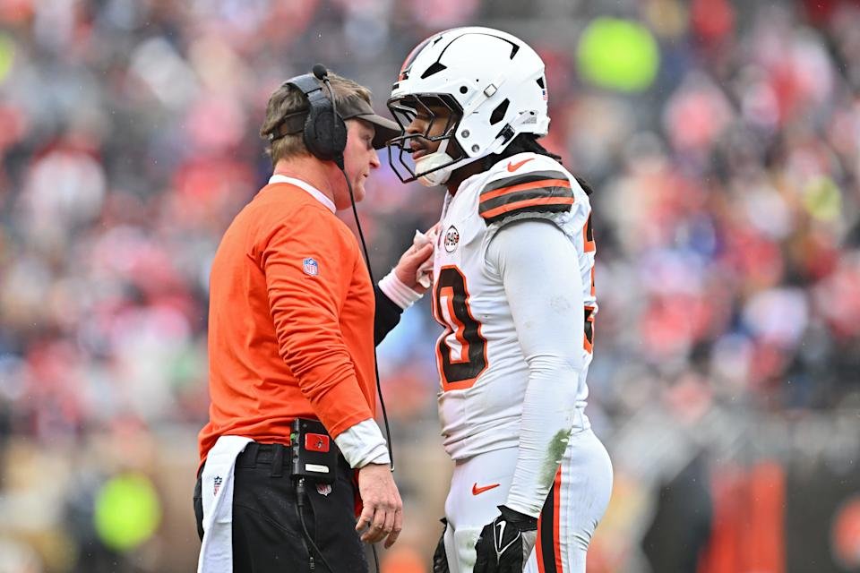 tha_buffalo's tweet image. Personally I still think Jim Schwartz will be back as the Browns still want him and he's stuck under contract

Now Monken said he wasn't changing staff or personnel so if they were to move on, expect LB coach Jason Tarver or Safeties coach Ephraim Banda to get a promotion