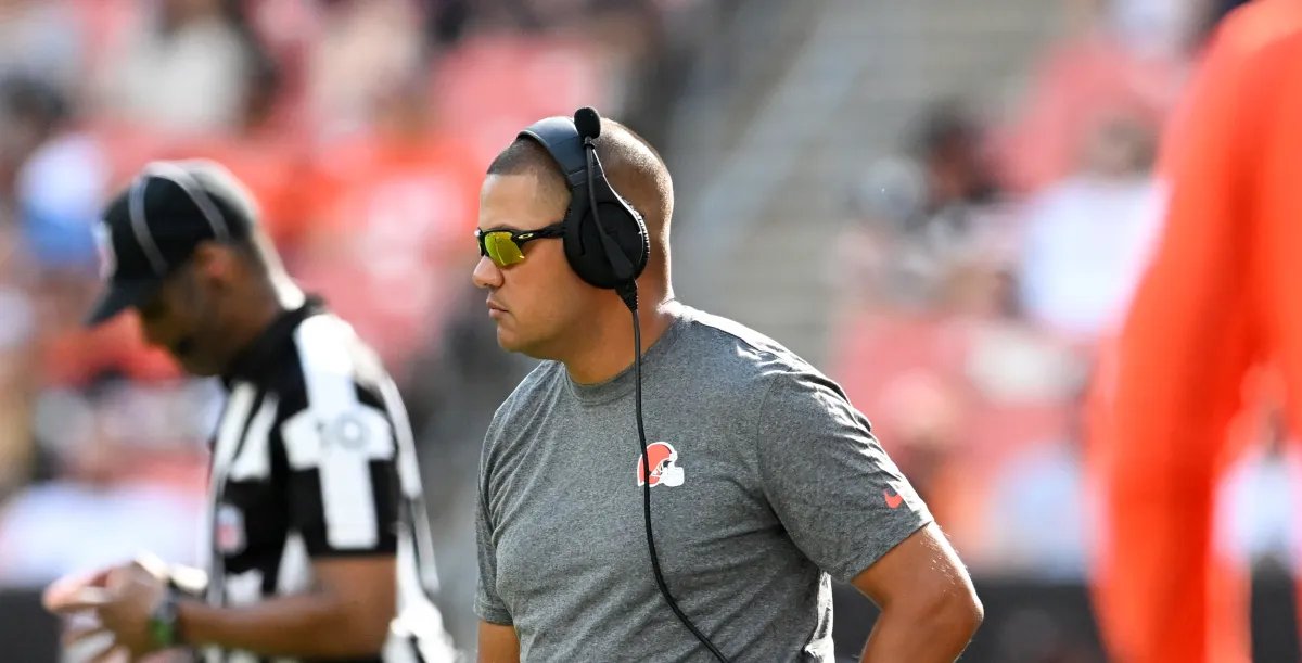 tha_buffalo's tweet image. Personally I still think Jim Schwartz will be back as the Browns still want him and he's stuck under contract

Now Monken said he wasn't changing staff or personnel so if they were to move on, expect LB coach Jason Tarver or Safeties coach Ephraim Banda to get a promotion