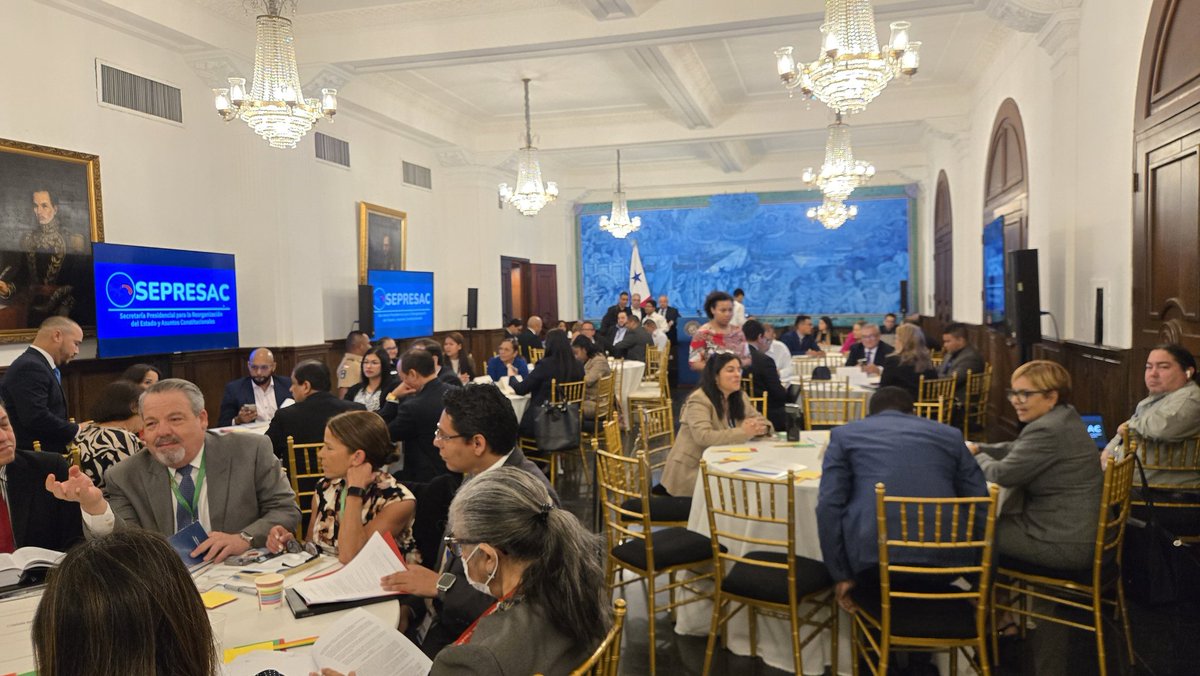 En el marco de las actividades orientadas a una eventual reforma constitucional mediante una constituyente originaria, la SEPRESAC organizó el Primer Simulacro de Reforma Constitucional, en el cual participé en representación de la Defensoría del Pueblo.
<a href="/sepresac/">SEPRESAC</a>
<a href="/MiguelABernalV/">Miguel Antonio BERNAL Villalaz</a>