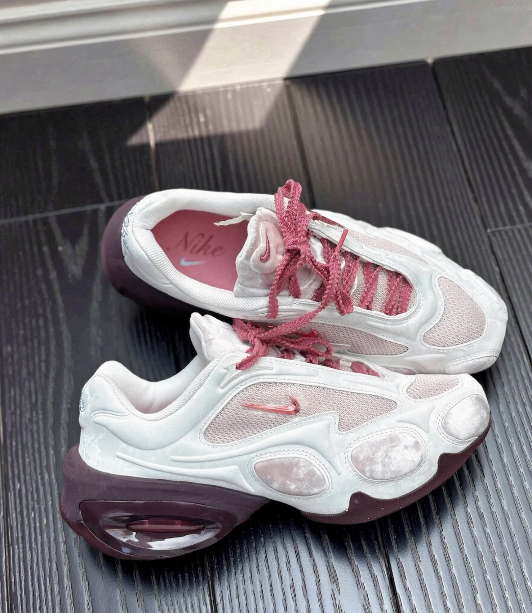 NIKE AIR MAX MUSE "Valentine 2026" (ヴェネダ・カーター ナイキ エア マックス ミューズ "バレンタイン") [IQ1152-666]

・ナイキオンラインストアにて発売開始

fullress.com/nike-air-max-m…