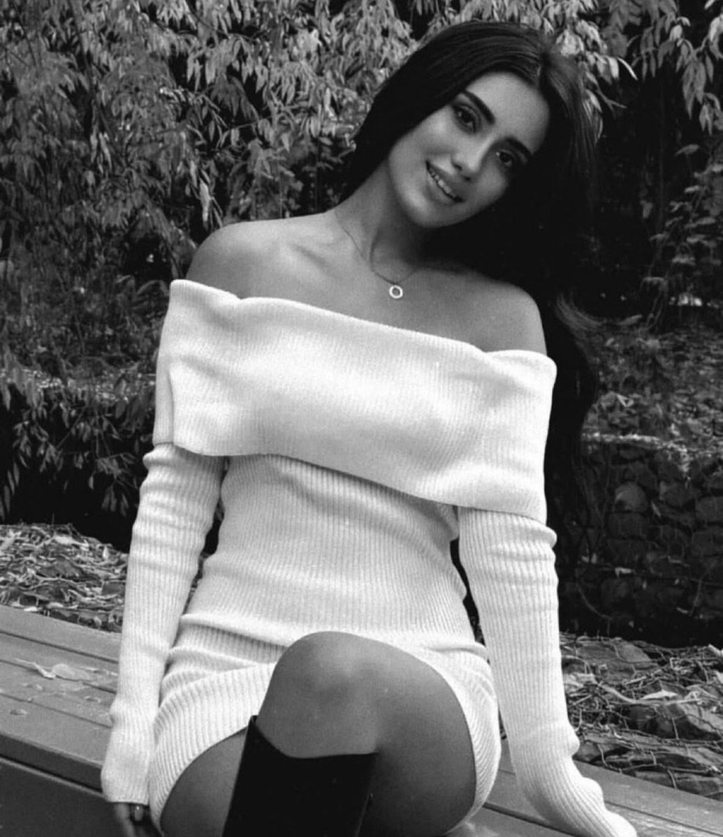 visegrad24's tweet image. 17-year-old Saida Maleki was shot twice by the Islamic regime’s security forces while protesting in Amol on January 8th for a free Iran.

She was then taken by the security forces and her family hasn’t heard from her since.