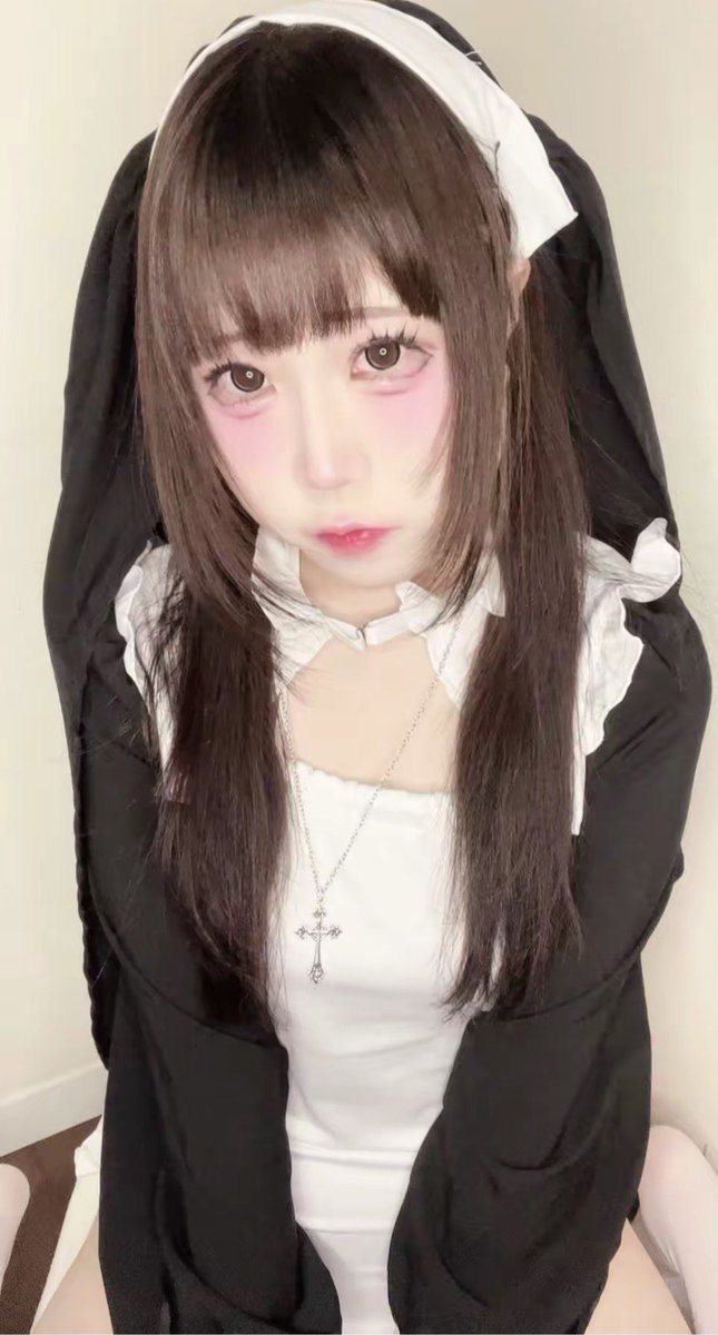 remu07210's tweet photo. 右と左だったらどっちのレムが好き？♡
 #裏垢 #裏垢女子 https://t.co/6VApH5z6t6