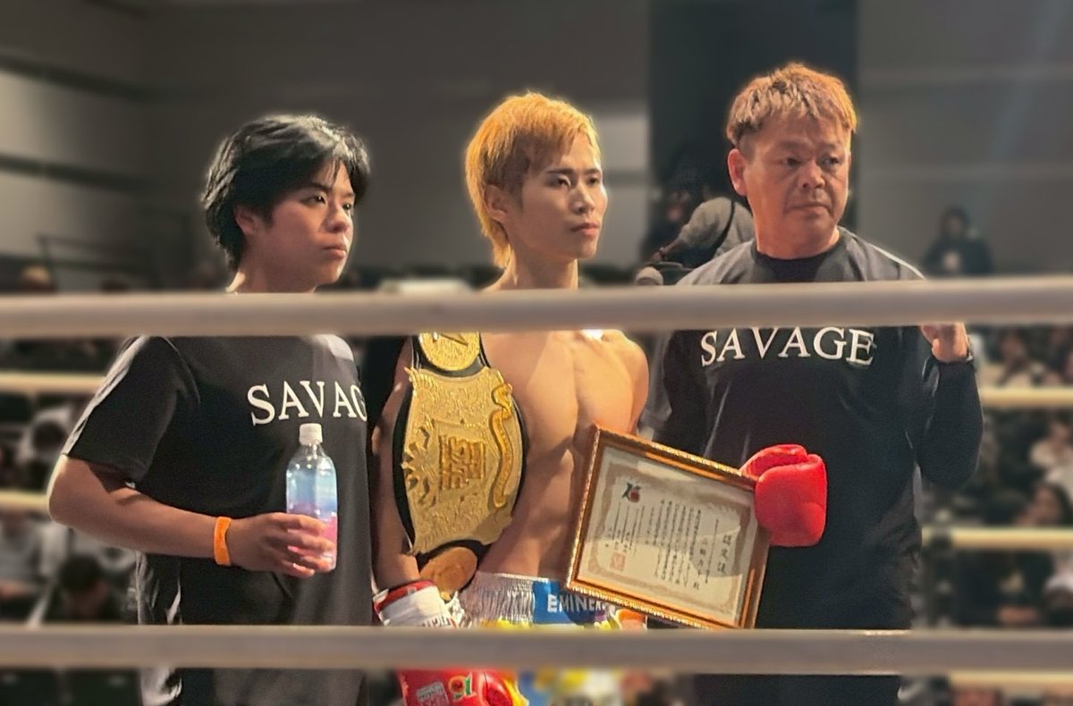 kotohogi_water's tweet photo. おつほぎ〜♨️☀️
同僚たちと格闘技大会
#RKSゴールドラッシュ17 観戦へ🥊💨

弊社グループが応援している
三輪力斗選手🥰今回もロゴ入り
ファイトパンツで闘ってくれました🔥

結果はKO勝利🏅✨
攻撃ひとつひとつが冷静かつ的確で
落ち着いて闘われてる印象でした🥺✨

力斗選手おつかれさまでした！
おめでとうございます㊗️👏
今日もよろしくお願いします🌿
#企業公式が毎朝地元の天気を言い合う