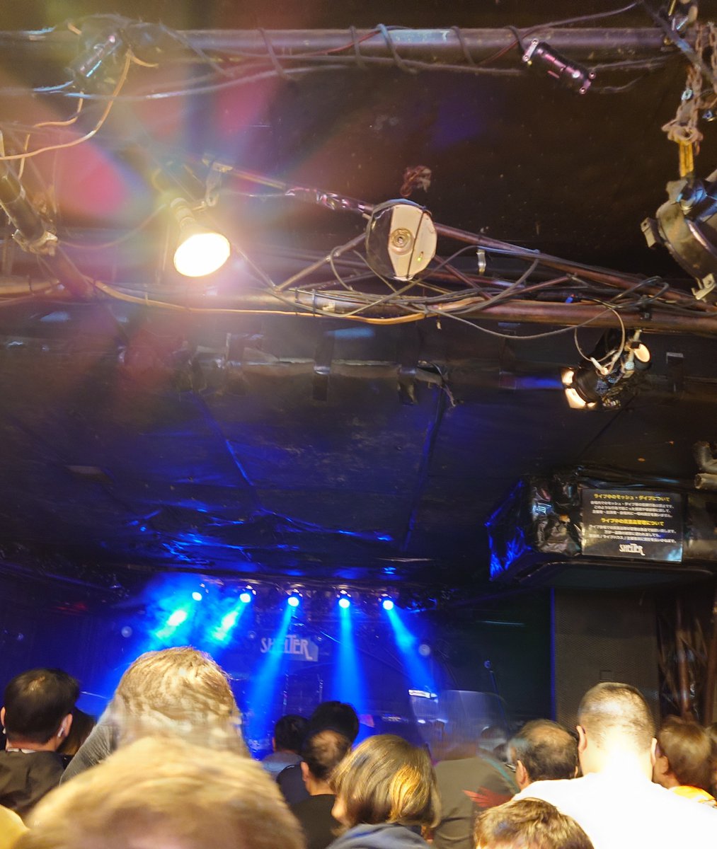 end2122's tweet photo. 昨晩のライブ、下北沢SHELTERはぼっち・ざ・ろっく！の聖地だった。後ろ、かつデカい人が多かったのであまり見えなかったけど、十分に楽しめた。
#MOS　
#Lotta
#AMI　
#Miyu　
#Arna https://t.co/6iJaQj1o4c