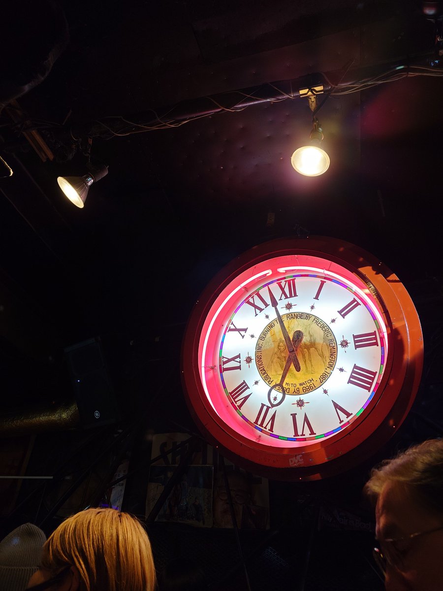 end2122's tweet photo. 昨晩のライブ、下北沢SHELTERはぼっち・ざ・ろっく！の聖地だった。後ろ、かつデカい人が多かったのであまり見えなかったけど、十分に楽しめた。
#MOS　
#Lotta
#AMI　
#Miyu　
#Arna https://t.co/6iJaQj1o4c