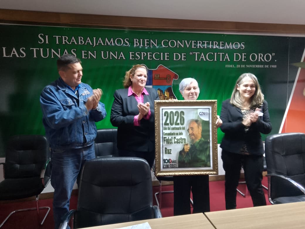 El Consejo Electoral Provincial #LasTunas realizó hoy su reunión de balance del trabajo durante el 2025. El órgano fue reconocido por el Partido, el Gobierno y el Consejo Electoral Nacional por sus resultados integrales. <a href="/TunasTV1/">@LasTunasTV</a> <a href="/LorenzoOsbel/">Osbel Lorenzo</a> <a href="/YelenysLasTunas/">Yelenys Tornet Menéndez</a> <a href="/YoelDeCuba2/">Yoel De Cuba</a>