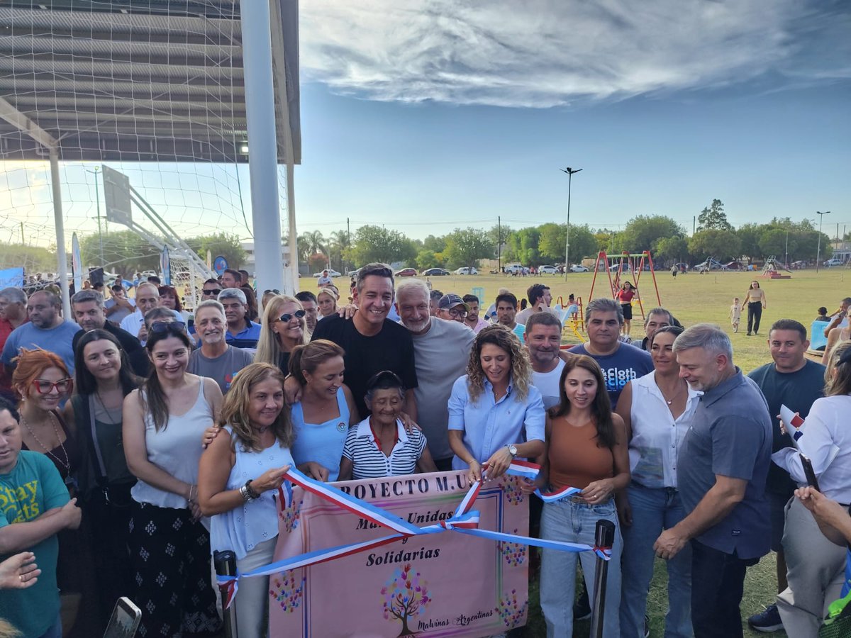 miguelsiciliano's tweet photo. LLEGAMOS A CADA RINCÓN DE CÓRDOBA: LA FLORESTA NORTE YA DISFRUTA SU NUEVO POLIDEPORTIVO

Durante años la zona noreste de la Ciudad fue olvidada, era una zona rural con muy pocas prestaciones de servicios. Hoy sus vecinos pueden dar testimonio de cómo la acción del Estado ha cambiado sus vidas.

El nuevo polideportivo social es un espacio de encuentro para el barrio, que van a disfrutar desde los más pequeños hasta los más grandes. Juntos es como hacemos que #Córdoba siga yendo para adelante.