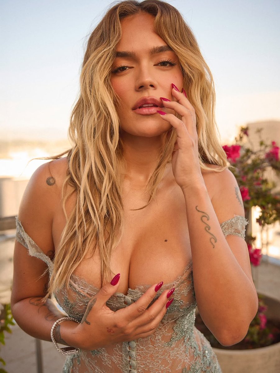 TeamkarolGRD's tweet image. Carolina eres la verdadera difinicion  de "Ivonny Bonita" 💋😍👑✨