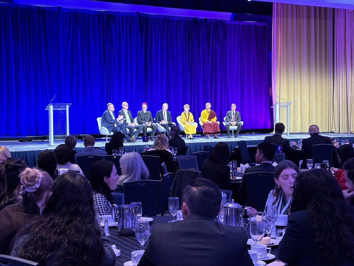 multifaithforum's tweet photo. Our final panel of keynote speakers discuss the topic of humanity &amp; faith. #GFF26 https://t.co/zFgTCWyZtR