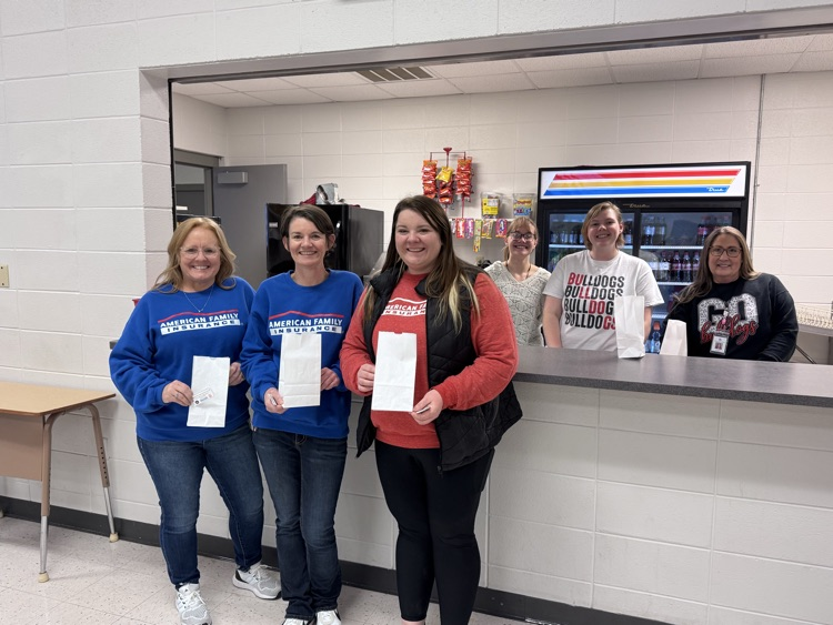 BlueEyeSchools's tweet photo. Thank you to Tracy Carver and American Family Insurance for buying 150 bags of popcorn for the fans at the game tonight and the $300 donation to Blue Eye Schools.  We appreciate your support! https://t.co/rQFRYyJ83q