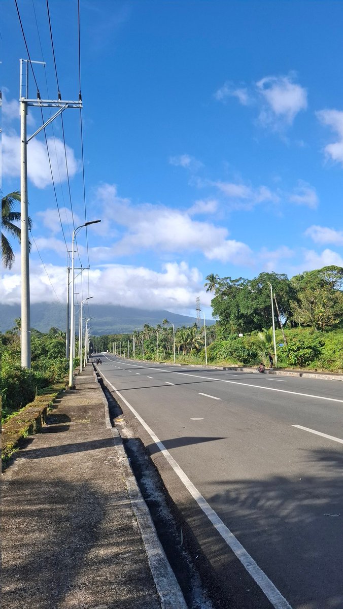 RenanteJavierto's tweet image. " Along the bypass road leading to my hometown of Lucban, Quezon, it's a nice place away from the city. The life there is simple, but we're happy.  #ItsMoreFunInThePhilippines #PhilippinesTravel  #QuezonProvince #Calabarzon  #SimpleLiving #TravelPH #Lucban #PahiyasFestival