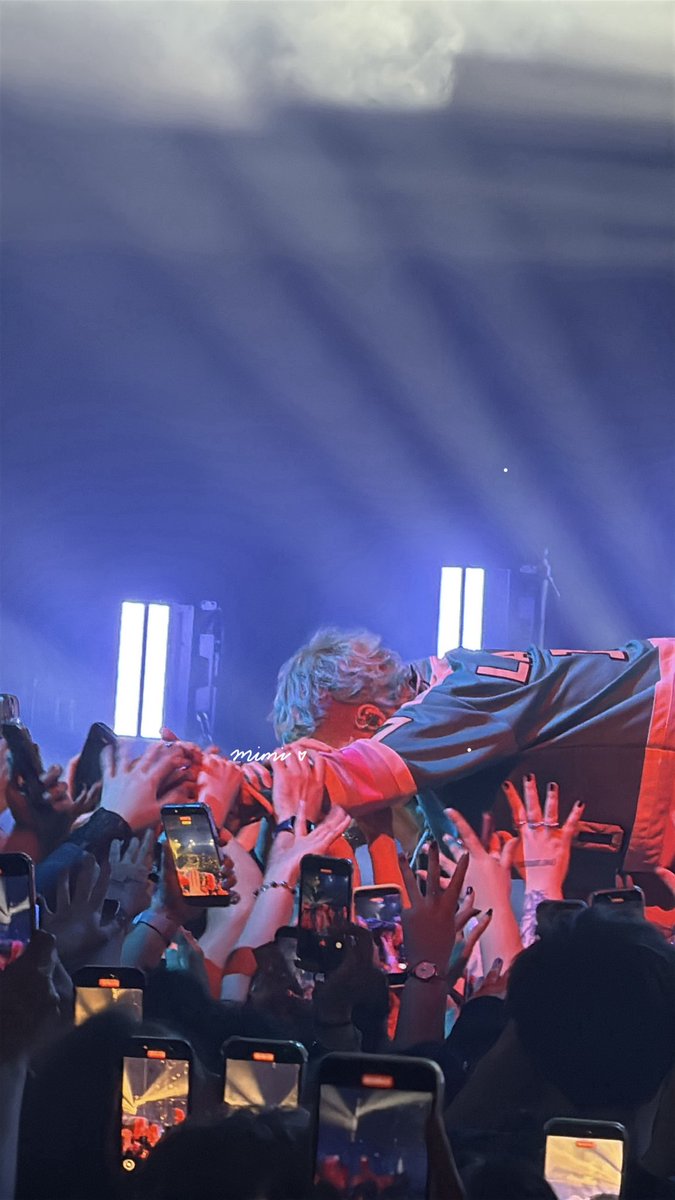 loverinhfk's tweet photo. i think tonight healed me ❤️‍🩹 @halsey https://t.co/obdCL6V3SR