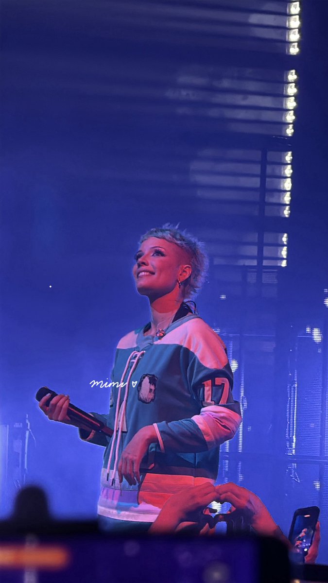 loverinhfk's tweet photo. i think tonight healed me ❤️‍🩹 @halsey https://t.co/obdCL6V3SR