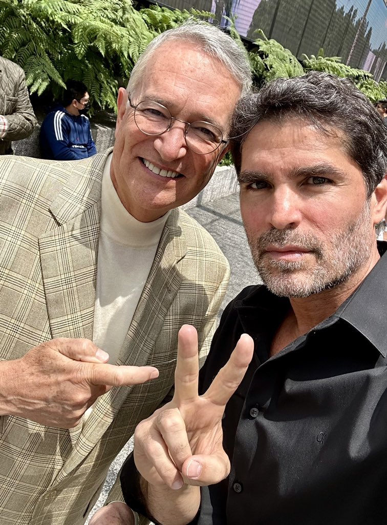 ¿Porqué será que <a href="/EVerastegui/">Eduardo Verástegui</a> no ha mencionado a Donald Trump ni a Salinas Pliego en absolutamente ninguno de sus posts sobre el escándalo de los archivos?