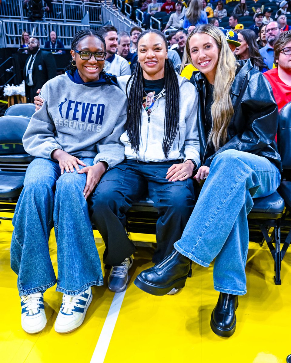IndianaFever's tweet photo. courtside for tonight’s @Pacers game 💙 https://t.co/LrAO53bCqx
