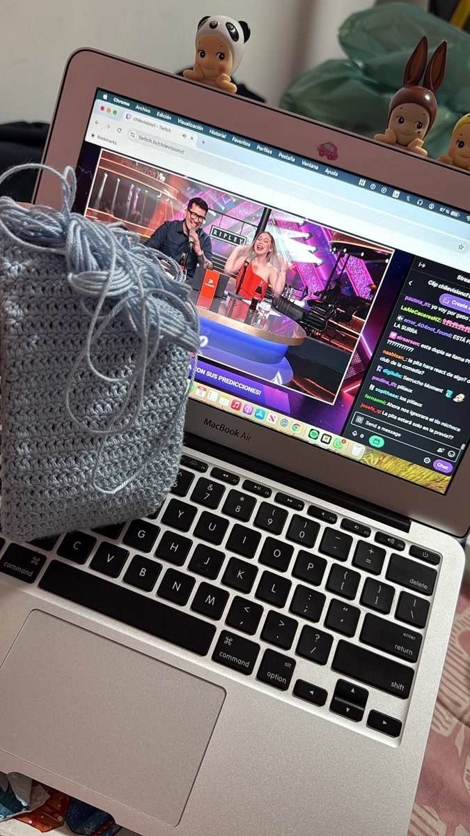 trabajando mientras los veo , aqui mi foto , no fui obligada por ningún gran pasito para subir foto jssjdjs grande digital, saludos tio michoca! desde conce #fiebredebaile