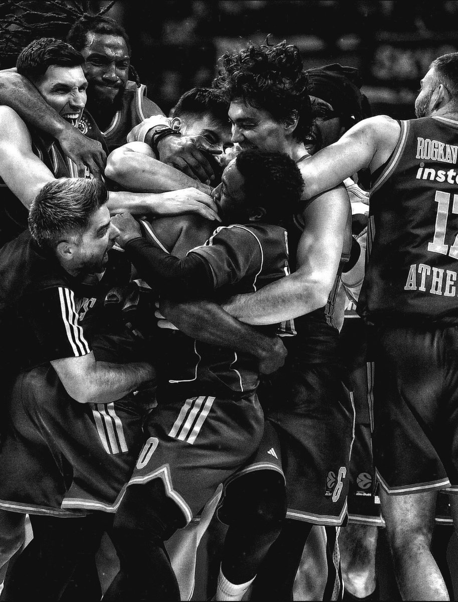 Real_JimmyGreen's tweet photo. Η ΦΩΤΟ!! #paobc https://t.co/iTdforkQqo