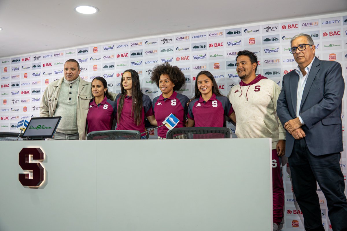 Para los que me han preguntado por el futbol femenino en Saprissa. Poco a poco vamos fortaleciendo y preparando el equipo para competir por el torneo nacional. Esta tarde presentamos cuatro jugadoras que se integran o reintegran a nuestro equipo: Daniela Cruz, Catalina Estrada,