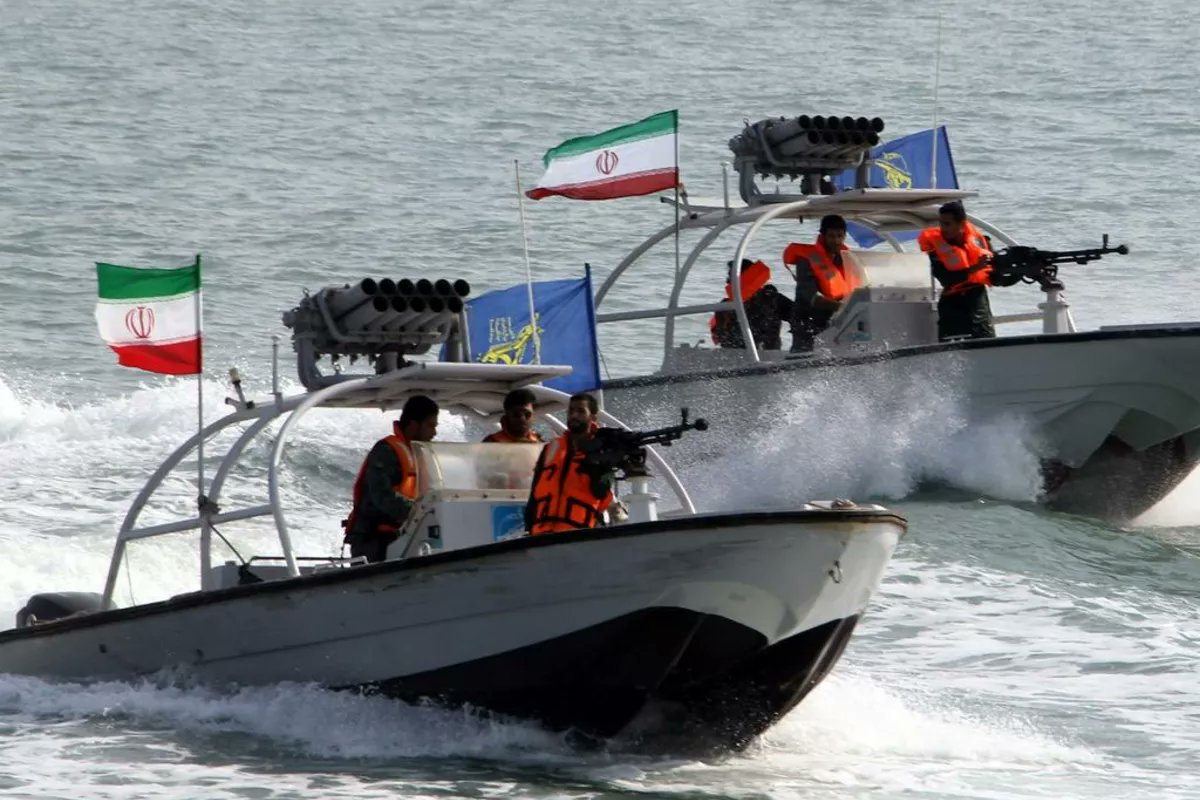 #IranWatch🇮🇷: Today, Iranian gunboats tried to STOP a US-flagged oil tanker in the Strait of Hormuz.

It’s clear that the Iranians are in no mood to be pushed around by Trump and Netanyahu.