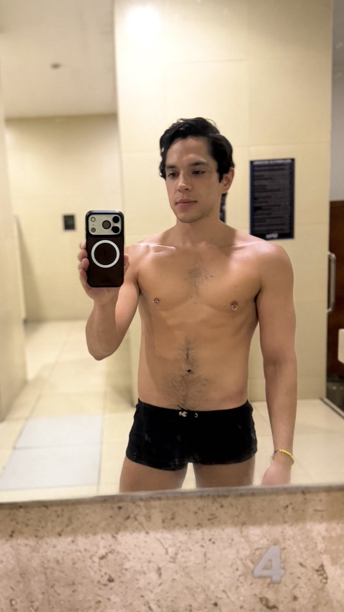 ldcobos2's tweet image. Se solicitan abs a la breve *omitan que ya me chingue el módulo de cámaras*