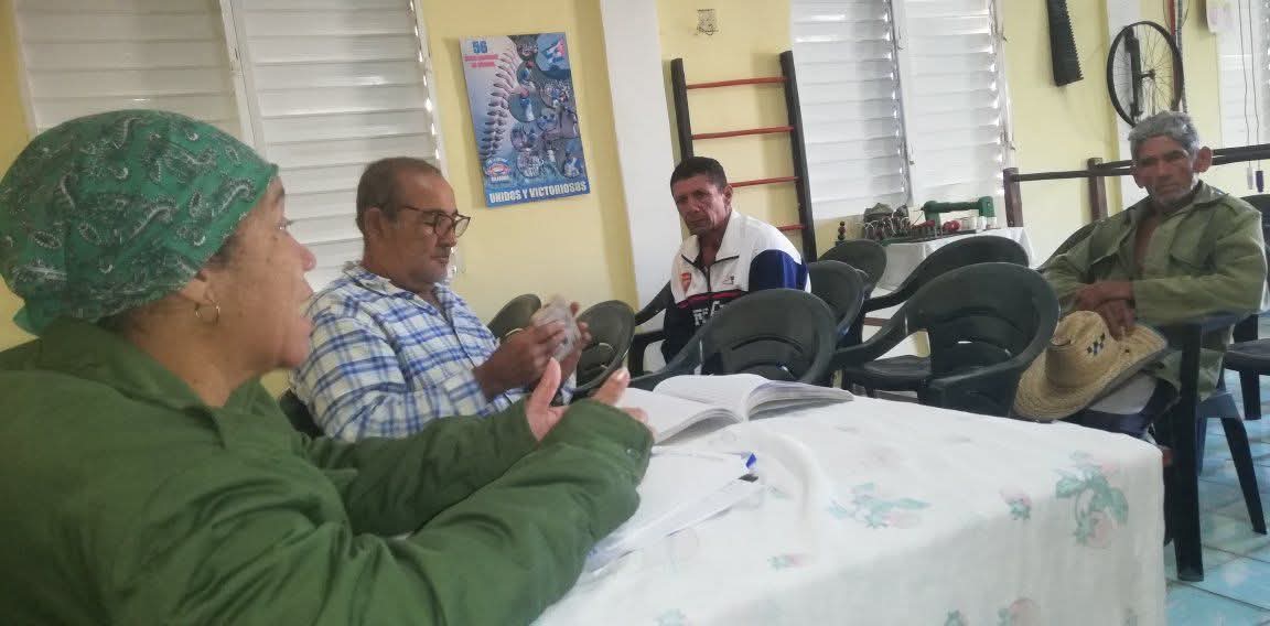 Chequeo del cumplimiento de los compromisos desde el surco de los productores de la CCS Cándido González. 

#SoberaníaAlimentaria #MunicipioPilón #ProvinciaGranma #Cuba