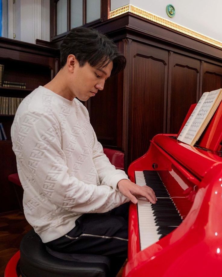 Difusion_Chile's tweet image. DIMASH AND HIS SHOW
From Kazakhstan with love 
Questa nuova sfida porta già il tuo segno di eccellenza. Che sia un viaggio ricco di successi e di apprendimento. 💙
#VoiceBeyondHorizon