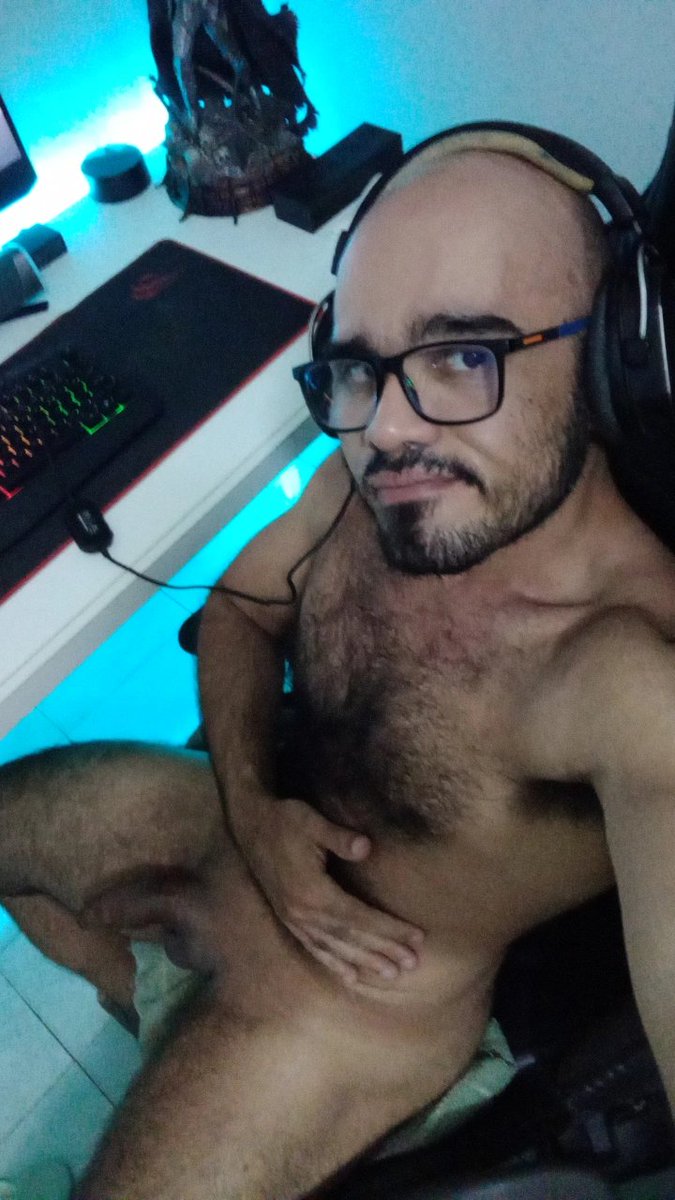 Mais uma noite de trabalho
Agora com a parte de baixo lisinha 😌 pra ver se ameniza o calor 🥵🔥