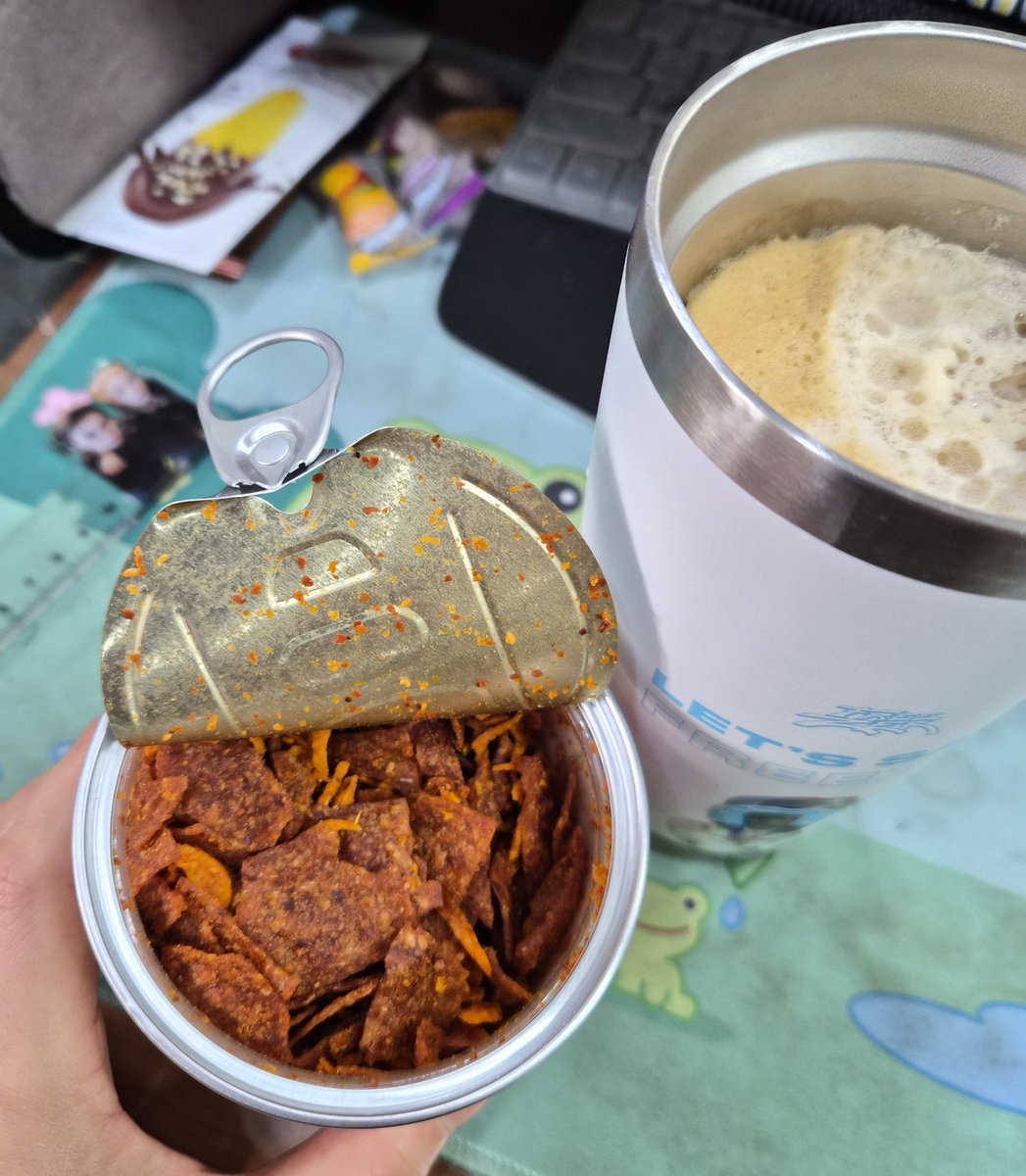 드디어! 드디어 !!! 받았습니다
남프릭 😆

팔아주셔서?! 감사해여!
<a href="/Namprik_Maruay/">Namprik Maruay น้ำพริกมารวย</a> 
사주셔서?! 감사해여!!
<a href="/ssseong123/">MUMU공구 #มูมู</a> 

참지 못하고 커피에 돼지까먹기 헤헤~ 

맛있다 !!!! 
😋😋😋😋😋

#Bosschaikamon
#무무공구
#NamprikMaruayByBossCKM