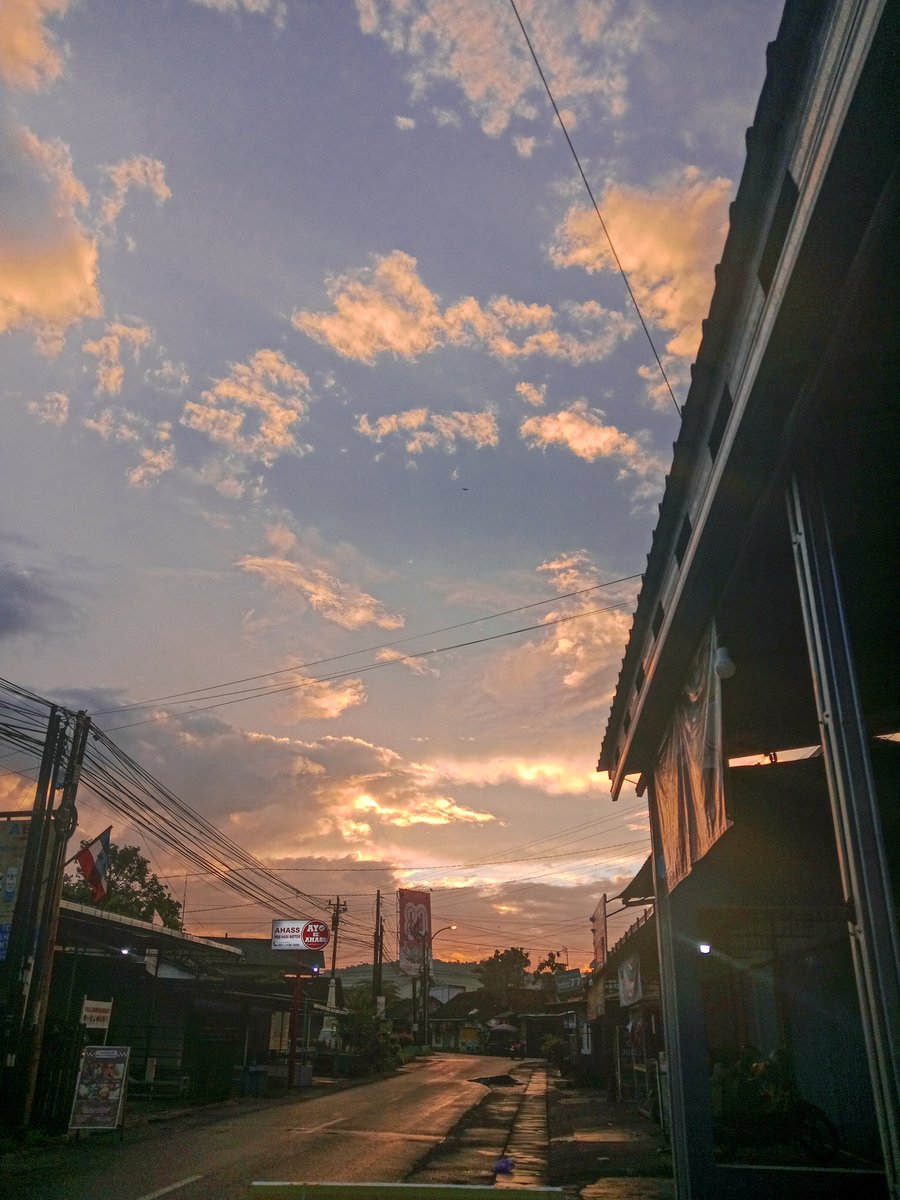 ChoBubble_'s tweet photo. tuesday at 05.50🌤 https://t.co/VLgiZ3tDLR