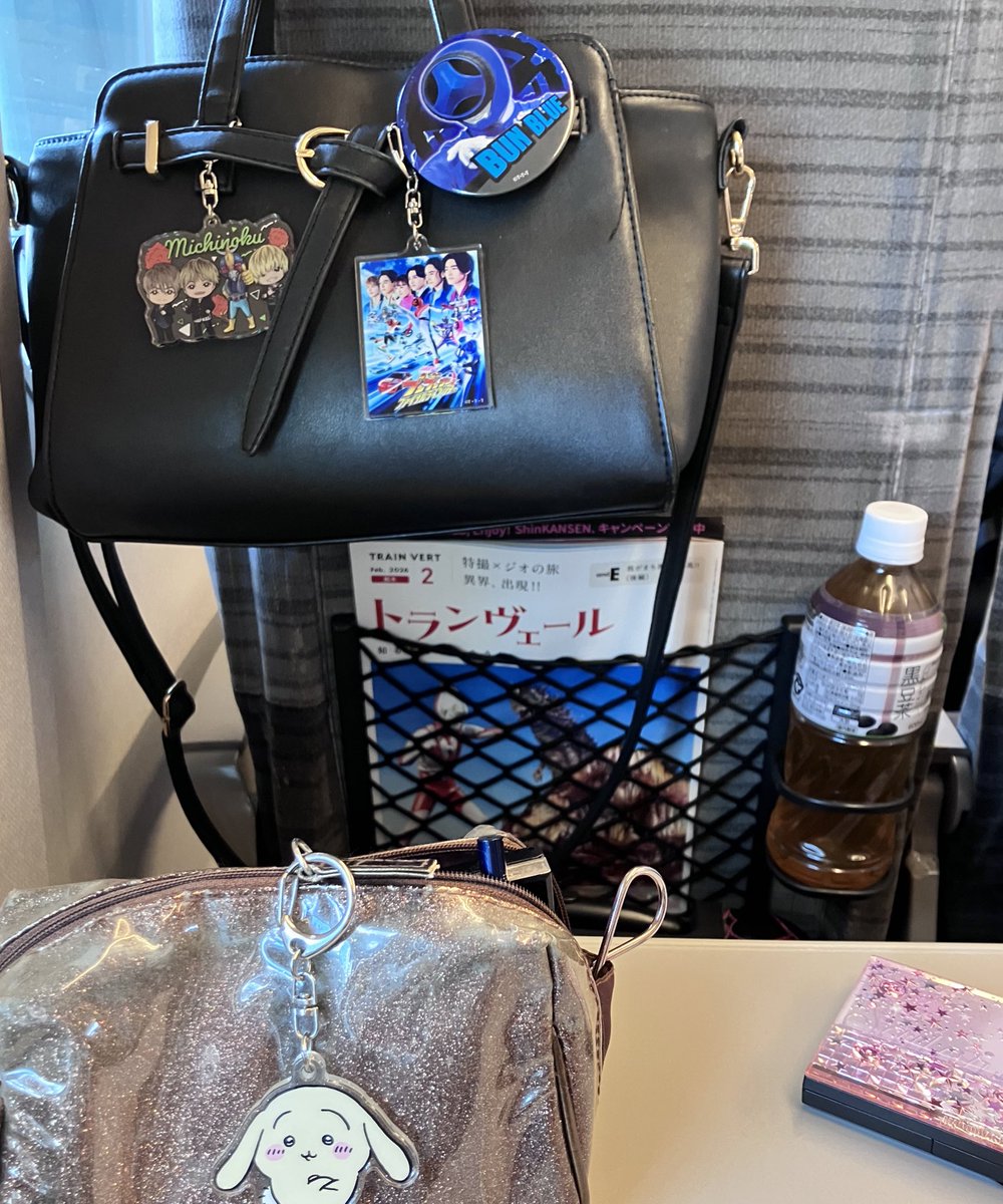 jully1224's tweet photo. よっしゃあ豪雪青森市から横浜に向けて
バクアゲタイヤ GO GO GO！！

(新幹線です)
 #超英雄祭2026  #スーパー戦隊 https://t.co/F3m9JE6QGz
